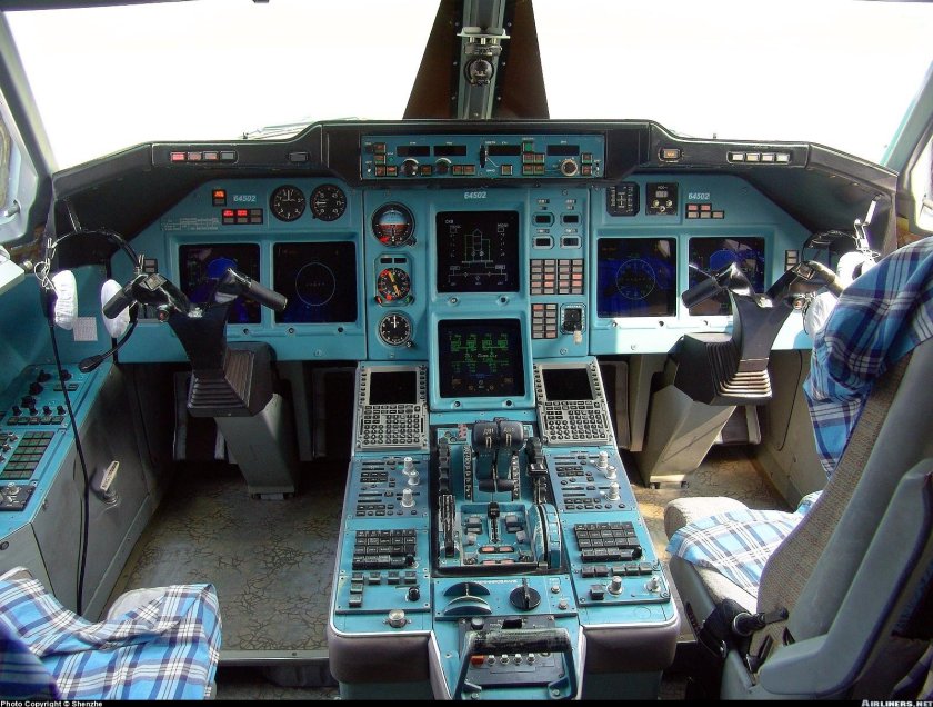 Ту 214 кабина пилотов
