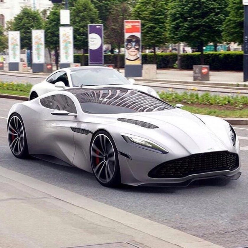 Автомобиль aston martin