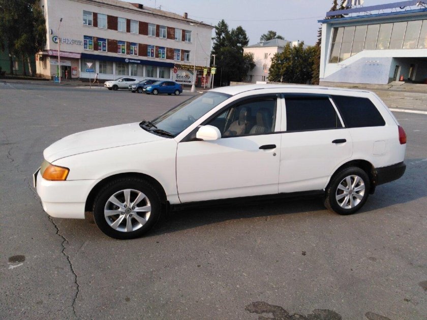 Ниссан ад 2000