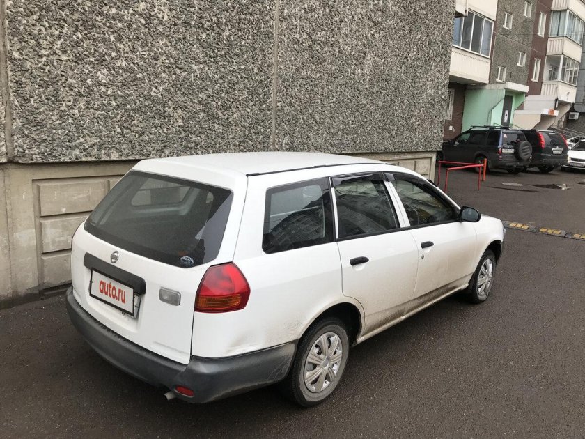 Ниссан универсал 2001