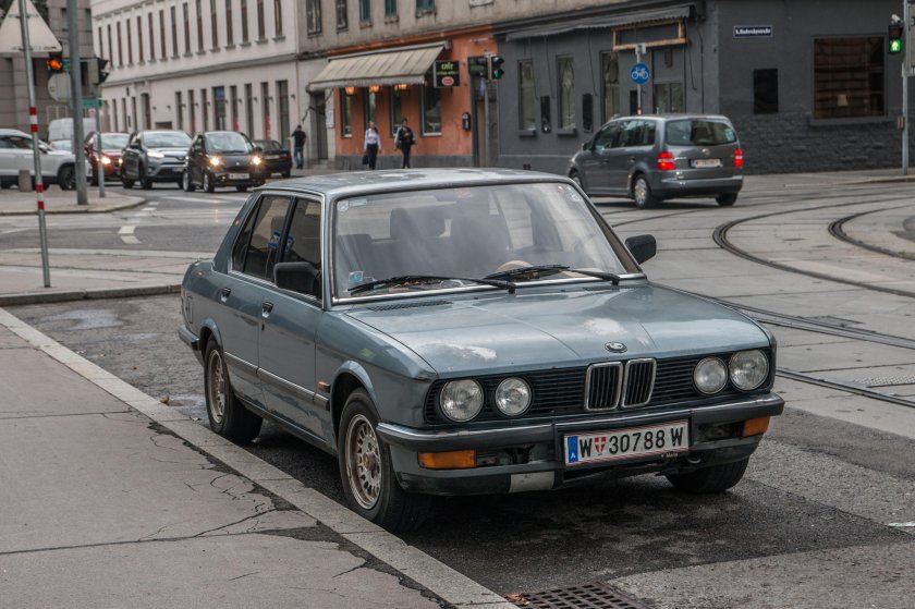 BMW 520i e28