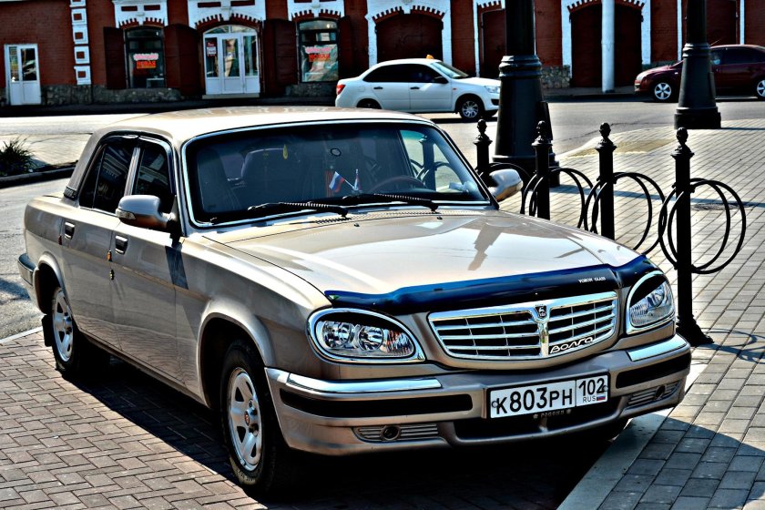 Волга ГАЗ 31105