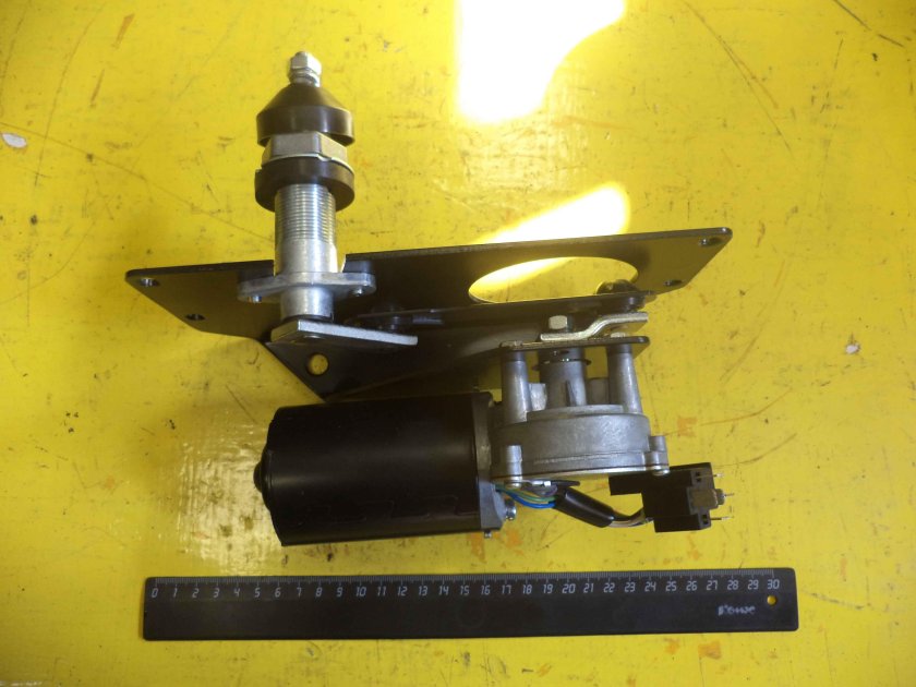 Мотор стеклоочистителя МТЗ 82 передний