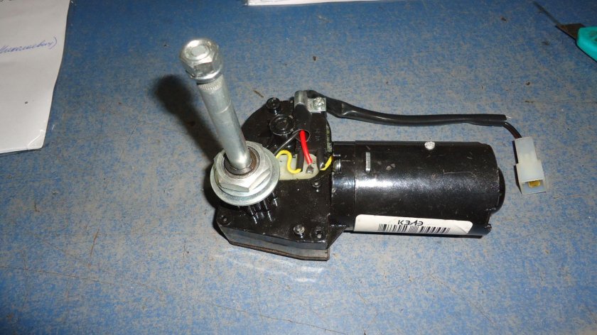 Мотор стеклоочистителя на МТЗ 80