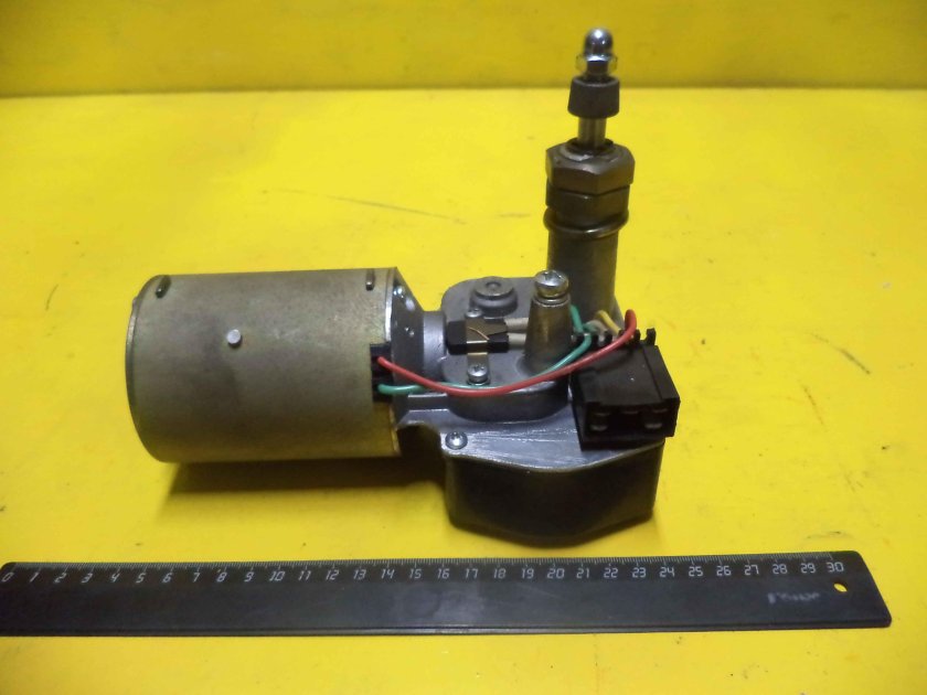 Мотор стеклоочистителя трактора т150
