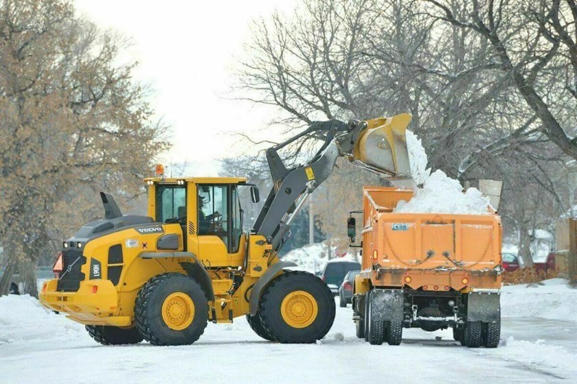 Фронтальный погрузчик SDLG 936 уборка снега