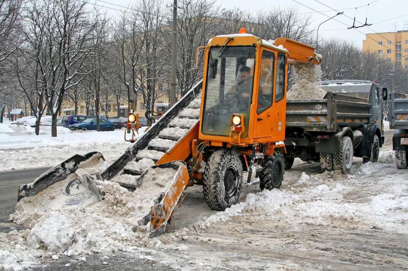 Машина погрузочная универсальная Амкодор 37