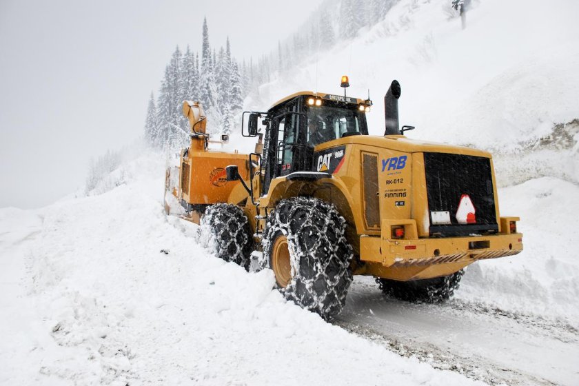 Трактор Вольво снегоуборка
