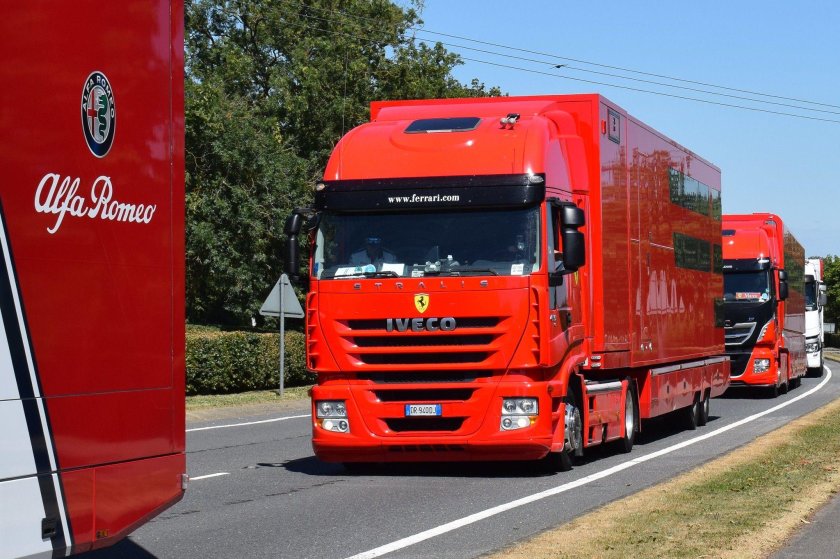 Тягач Феррари необычный