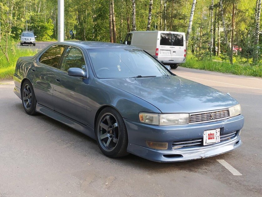 Серая тойота