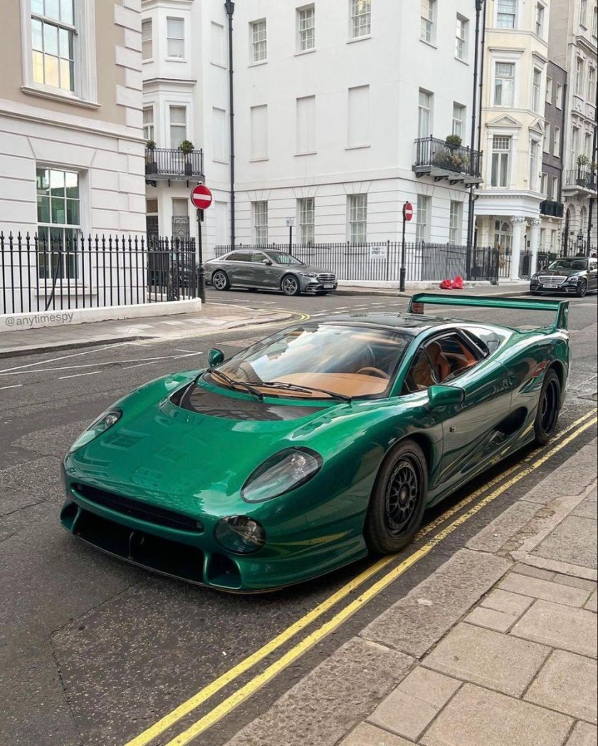 Первый спорткар