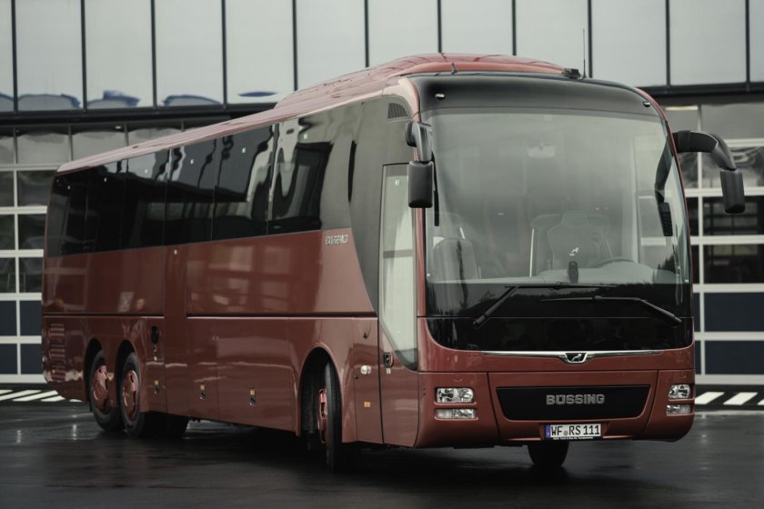 Ман Lion's coach 2021