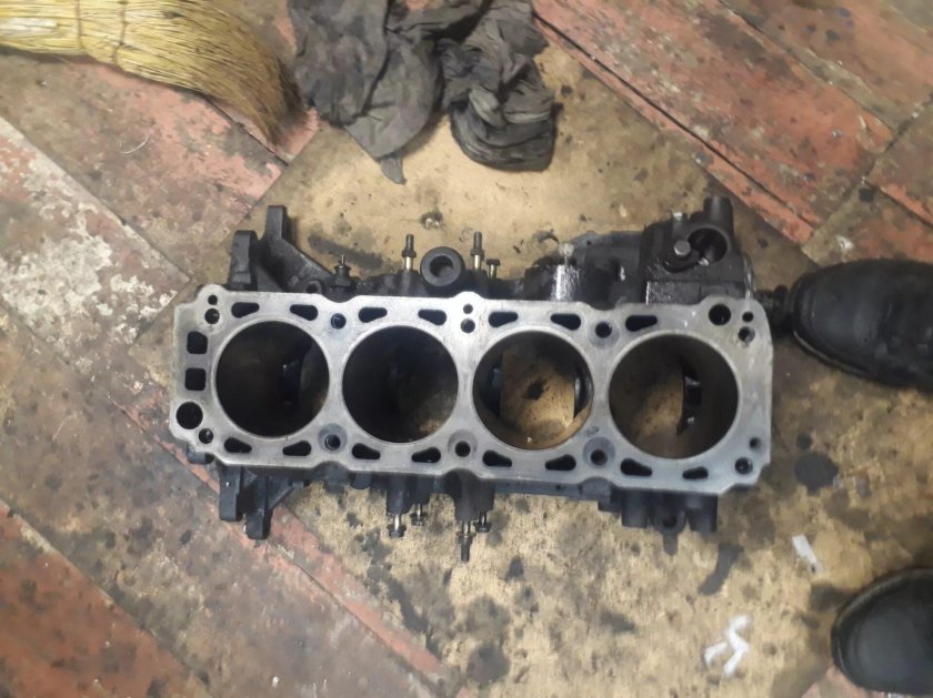 Форд Сиерра 1991 года блок цилиндров