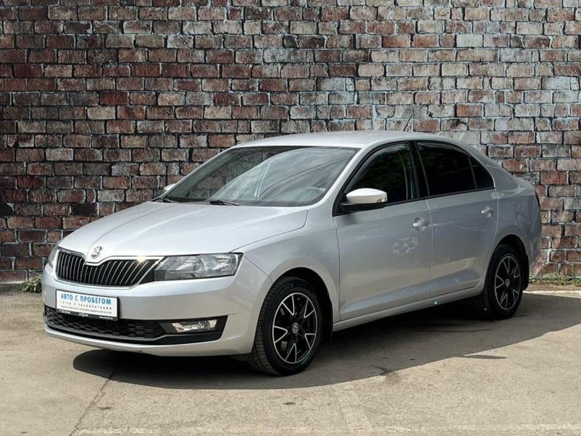 Шкода Рапид в поле