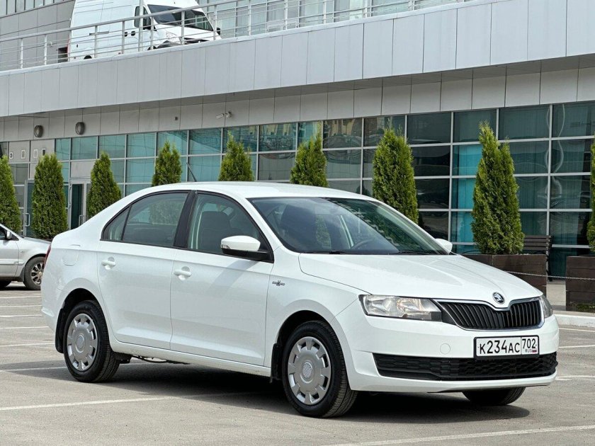 Шкода Рапид 2017 белый