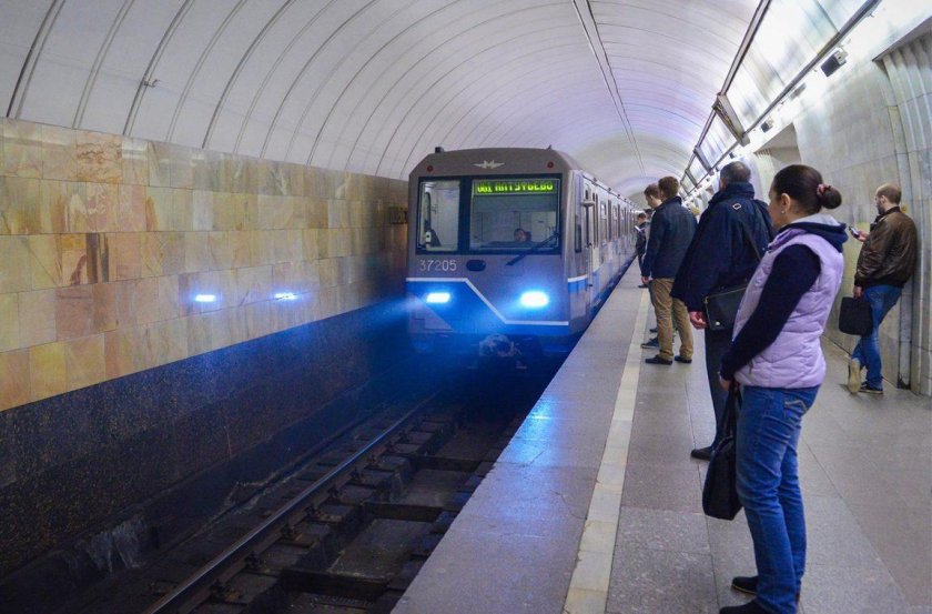 Поезд метро