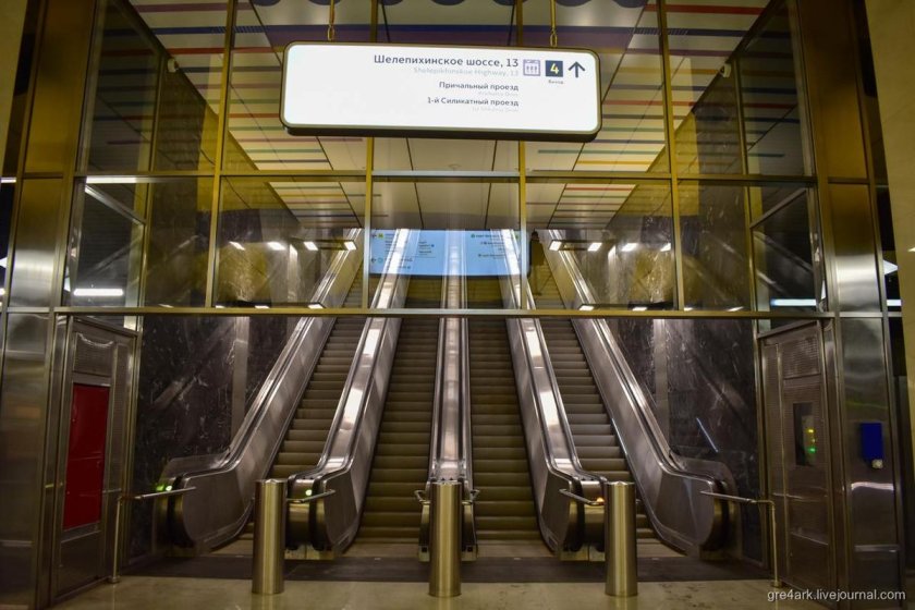 Крестьянская застава метро эскалатор