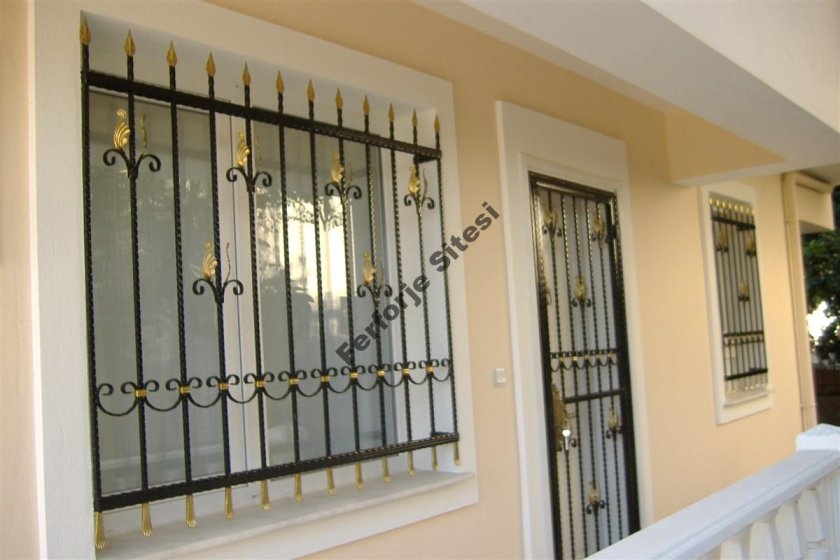 Двери двухстворчатые vidom balkona