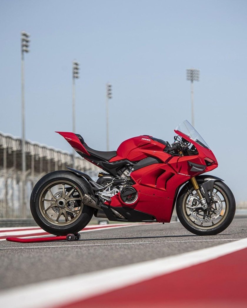 Мотоцикл Ducati Panigale v4