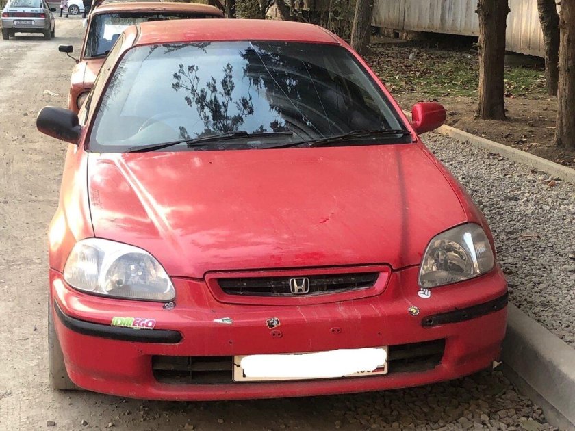 Красный с черным Хонда Цивик 1995г