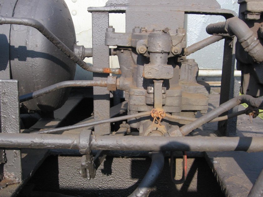 226.5020.28.00.010 Ось рамы