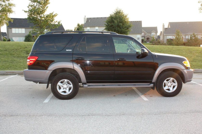 Тойота Sequoia 2001