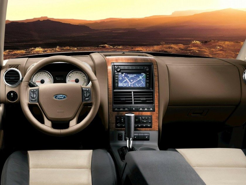 Ford Explorer 4