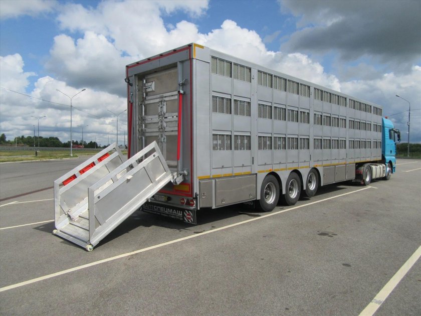 Полуприцеп-скотовоз АПС 552400