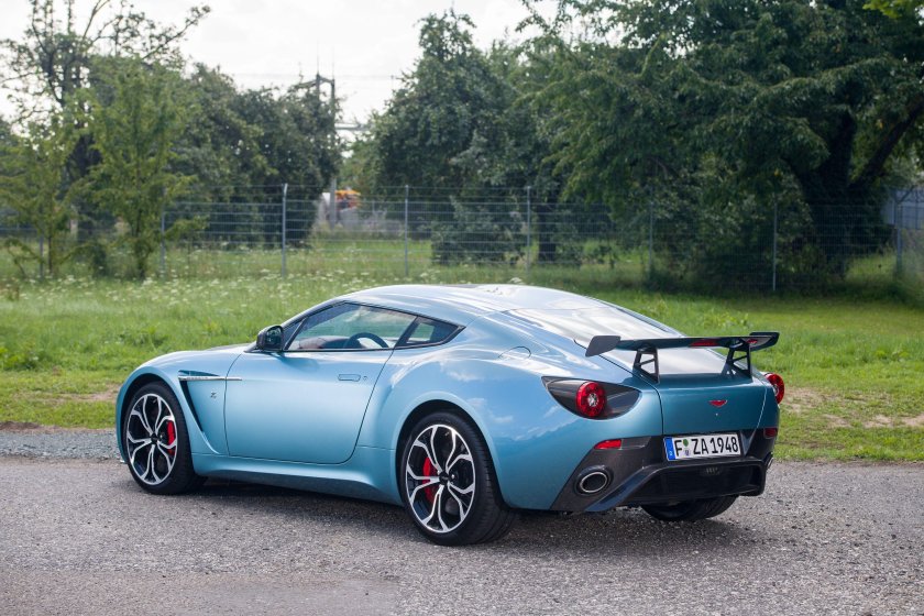 Aston Martin v12 Zagato