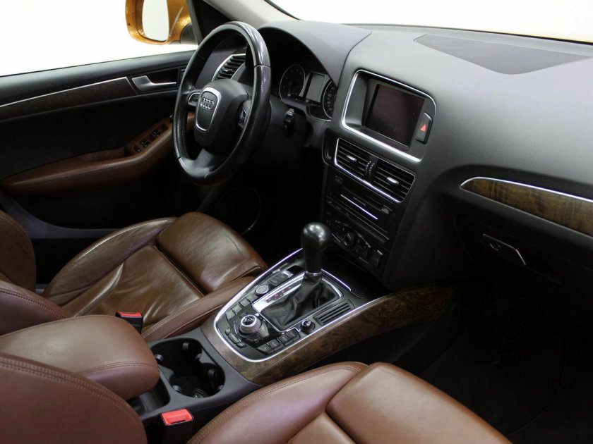 Ауди q5 коричневый салон