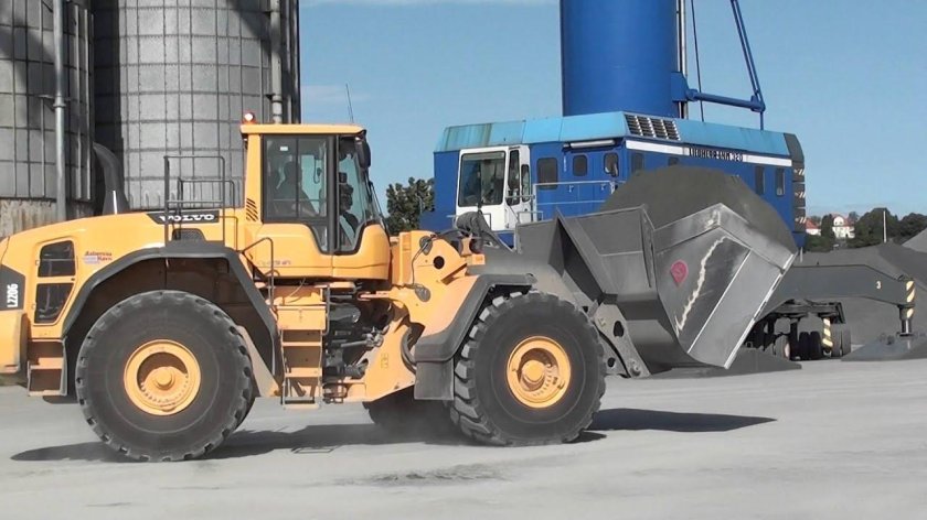 Volvo 220 фронтальный погрузчик