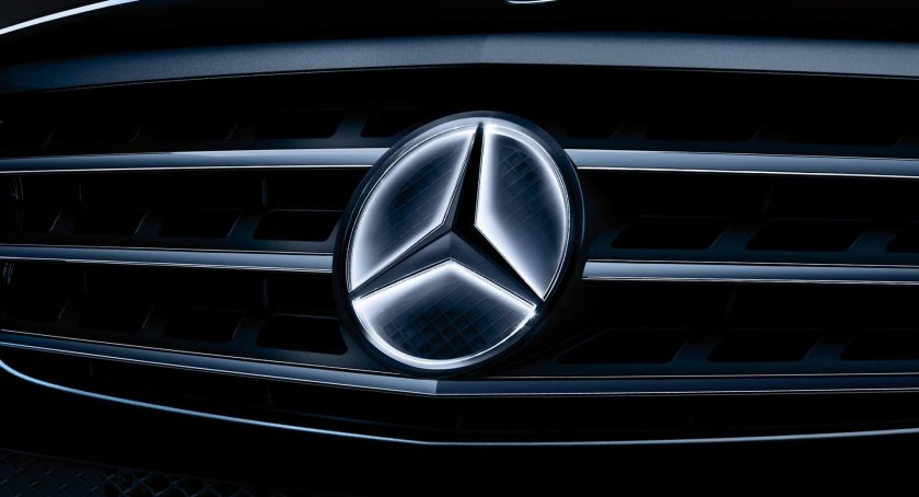 Звезда на решетку радиатора Mercedes с подсветкой
