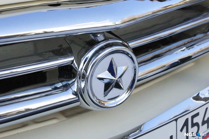 ГАЗ 21 со звездой на решетке