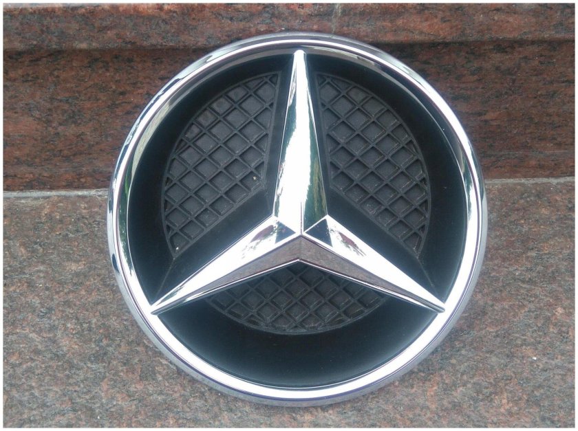 Решетка с шильдиком Мерседес w210