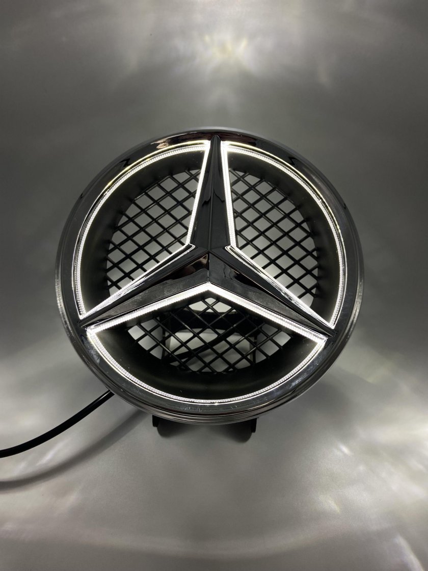 Светящаяся эмблема мерседес в решетку радиатора