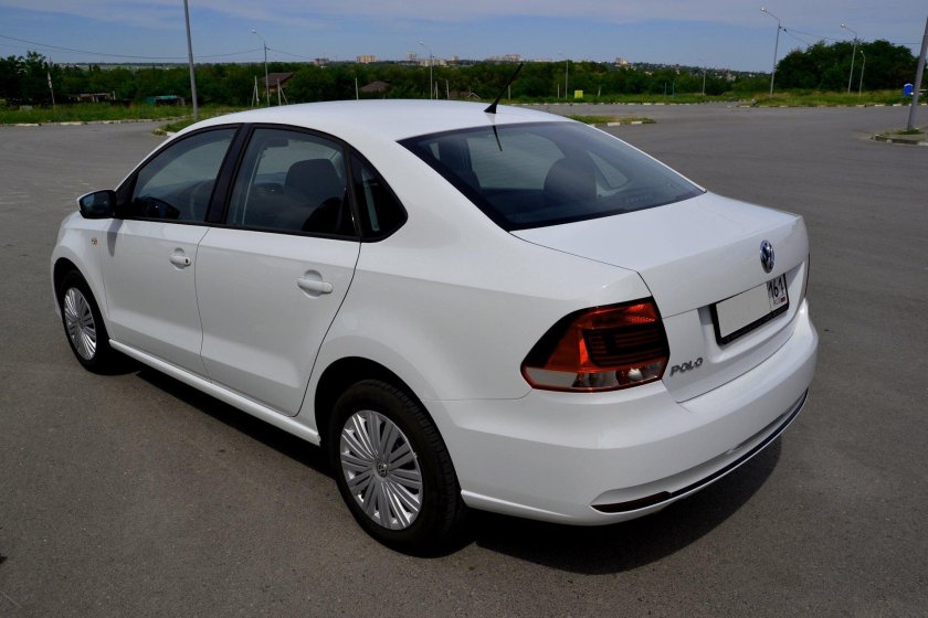 Фольксваген поло 2016 белый