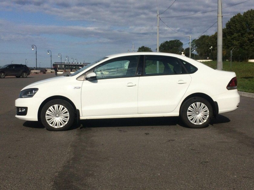 Фольксваген поло 2016 белый
