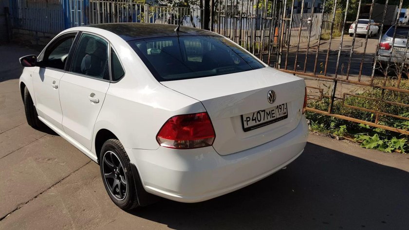 Фольксваген поло седан белый