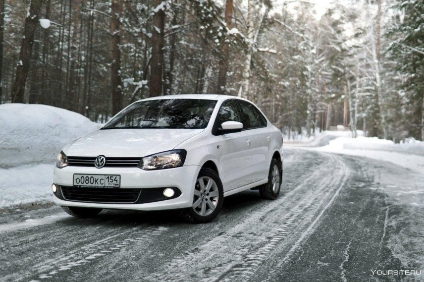 VW Polo sedan белый