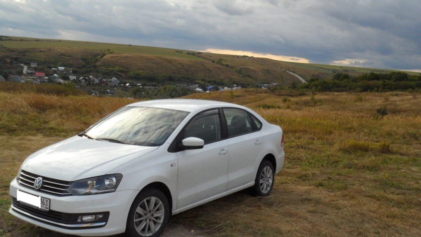 Фольксваген поло седан белый