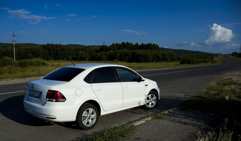 Поло седан белый