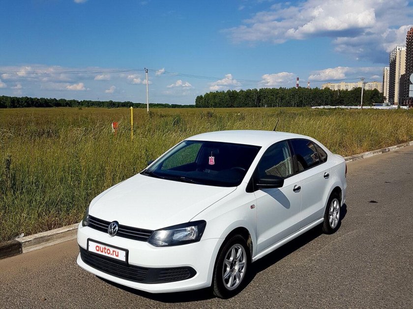 Volkswagen Polo sedan белый