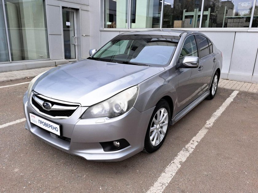 Мазда 3 седан серебристая