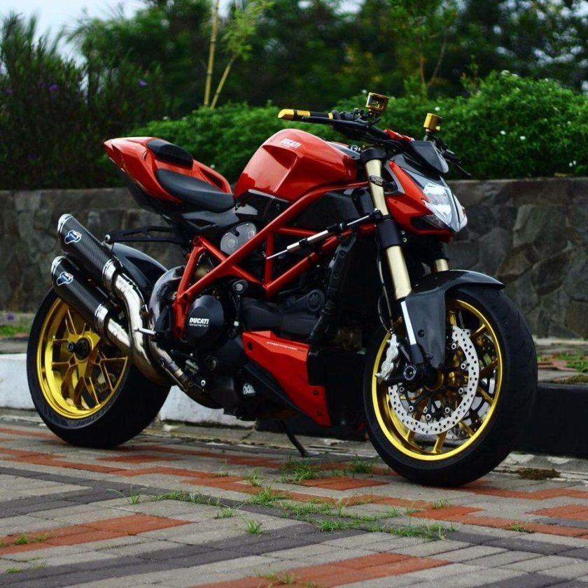Дукати мотоцикл стрит