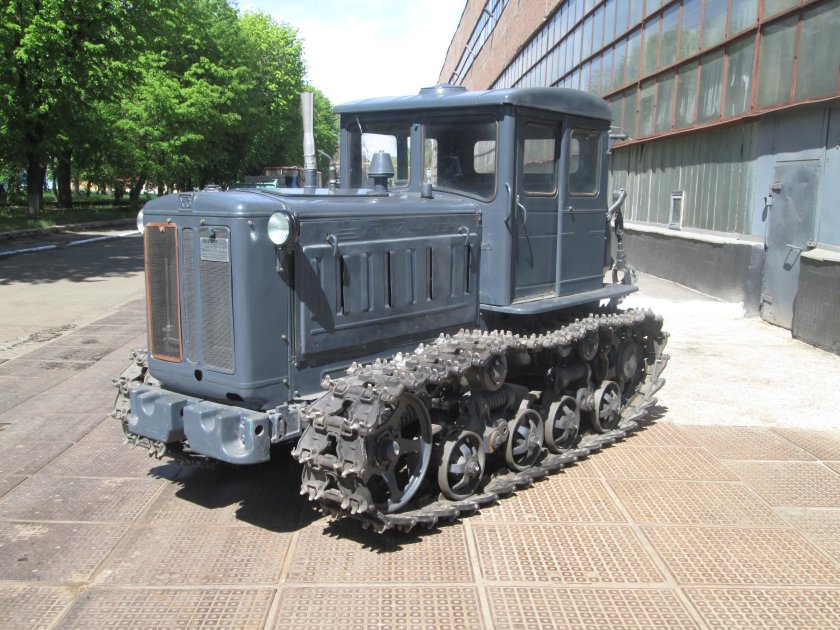 ХТЗ Т-150 гусеничный