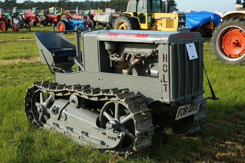 Катерпиллер первый трактор