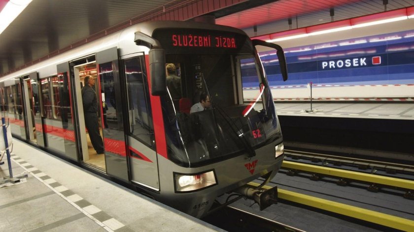 Метро Прага поезд