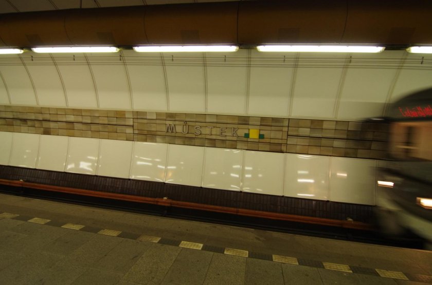 Мустек (станция метро)