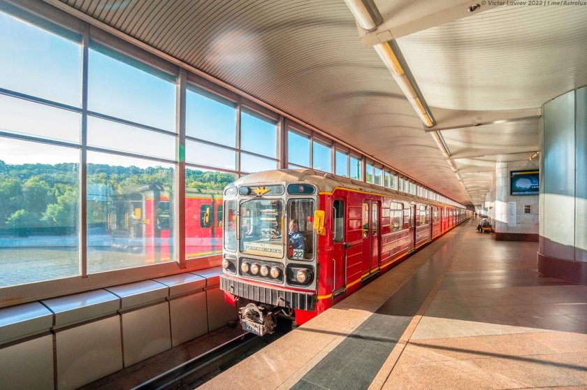 81-717 Красная стрела