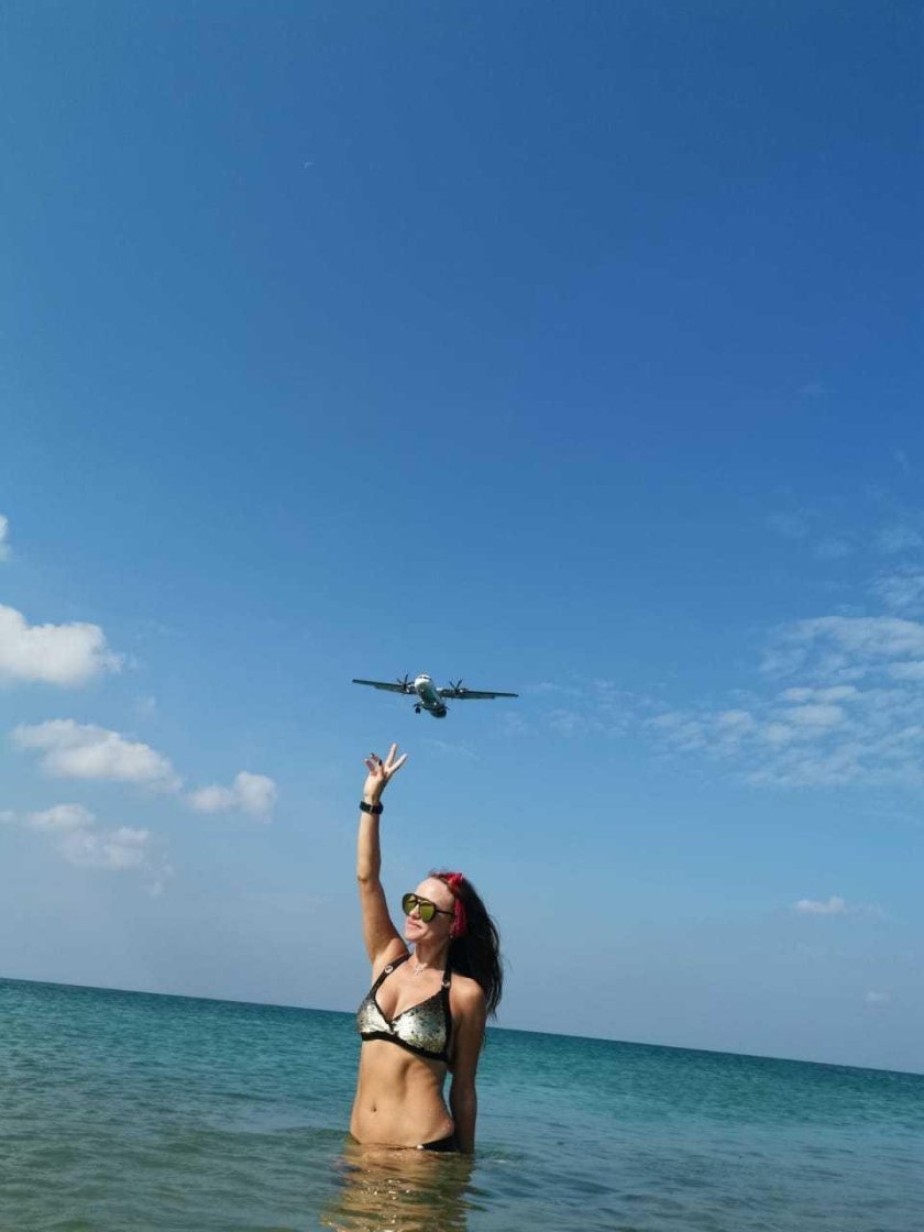 Самолет над Адлером